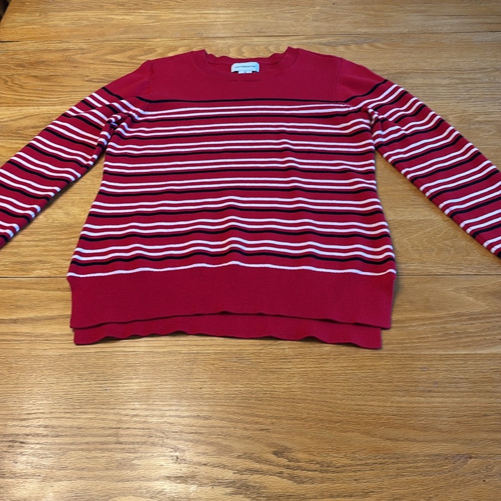 Woman’s Liz Claiborne sweater